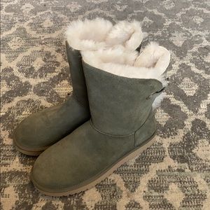 NWOT olive koolabura ugg boots